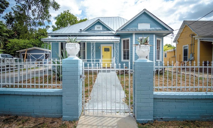 Five Points Apartment | Stunning 2br/1ba Historic Pad Few Steps Downtown