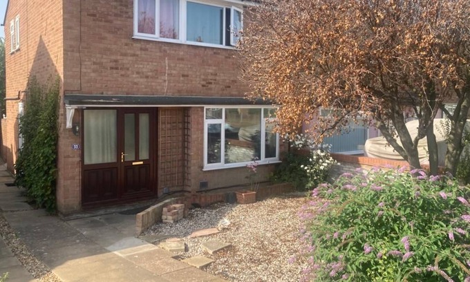 Cherry Hinton House | Stunning 3 -Bed semi detached House in Cambridge