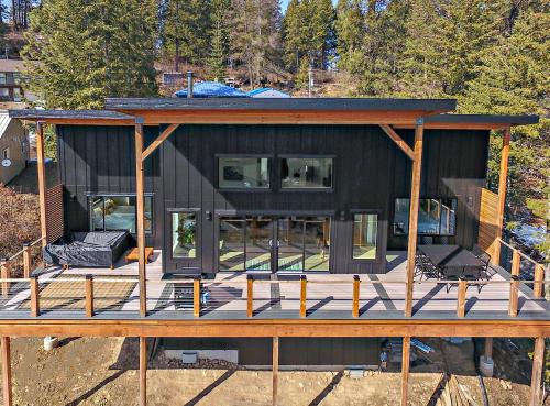 Worley Villa | Stunning 3BR with Lake Access Golf Cart 11 guests