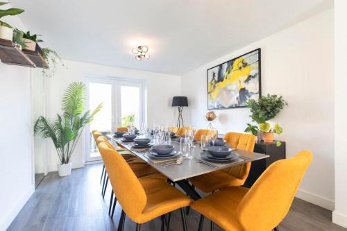 Cheltenham House | Stunning 4 Bed 3 Bathroom Home