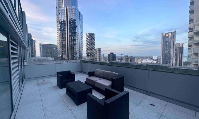 Canary Wharf Apartment | Stunning 4-bed Duplex Penthouse in London