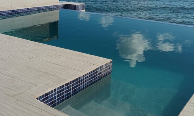 Pelican Key Villa | Stunning Beach Front Villa With Infinity Pool