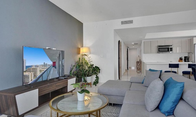 Hallandale Beach House | Stunning Beach Resort Large 4BR 3BA Condo 24 FL