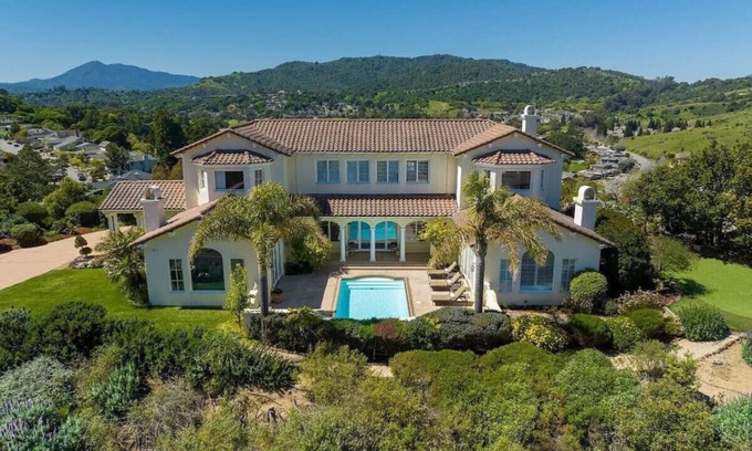 San Rafael House | Stunning California Home & Pool
