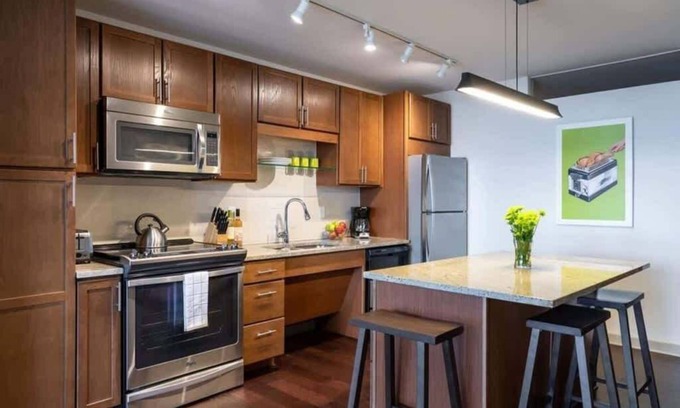 Downtown Dallas Apartment | Stunning CozySuites on Elm St. 10