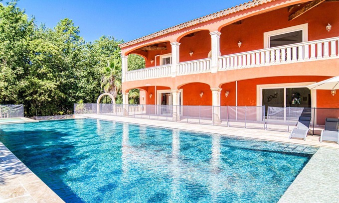 Meounes-les-Montrieux House | Stunning private villa for 10 guests with hot tub, A/C, WIFI, private pool, TV and terrace