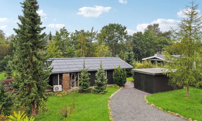 Farvang House | Stunning home in Fårvang with WiFi