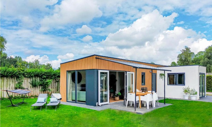 Heinkenszand House | Stunning Home In Heinkenszand With Wifi