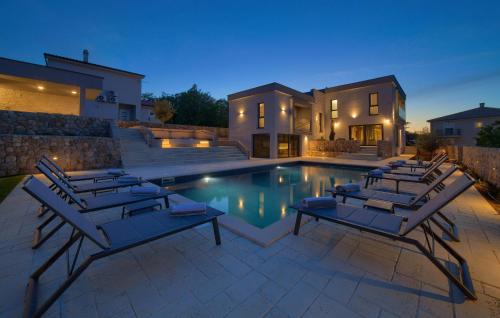 Vrh House | Stunning Home In Vrh With Sauna