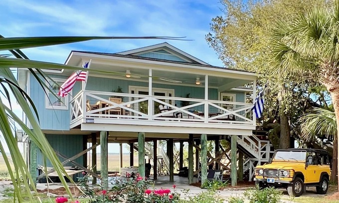 Folly Beach House | Stunning Marsh & Ocean Views. Freshly renovated in 2023!