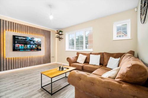 Stonnall Apartment | Stunning Modern Home In Birmingham