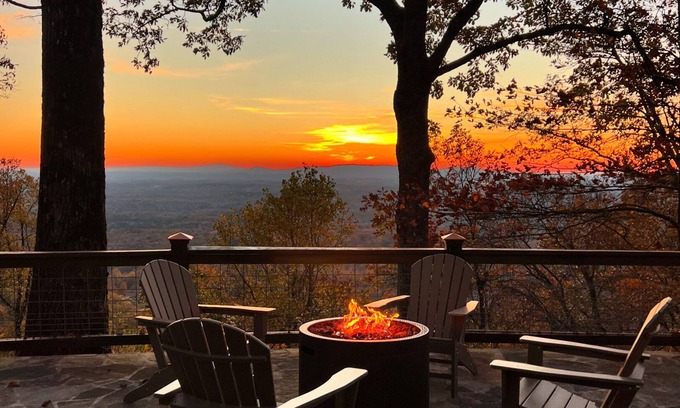 Tate Cabin | Stunning Mtn Views Game Room Dog-Friendly Lake Golf Pools
