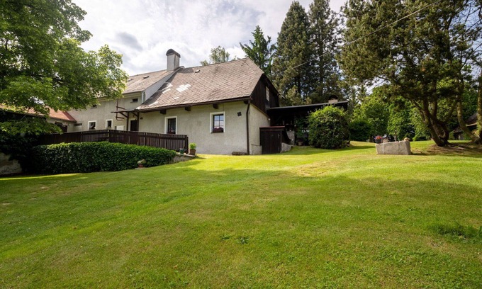 Bela nad Radbuzou Villa | Stunning private villa for 6 people with TV, patio and pets allowed