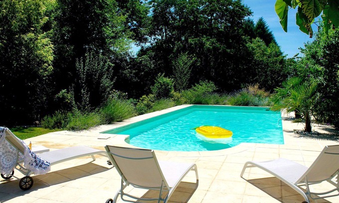 Saint-Sulpice-les-Feuilles House | Stunning private villa for 9 guests with WIFI, hot tub, private pool, TV, patio and pets allowed