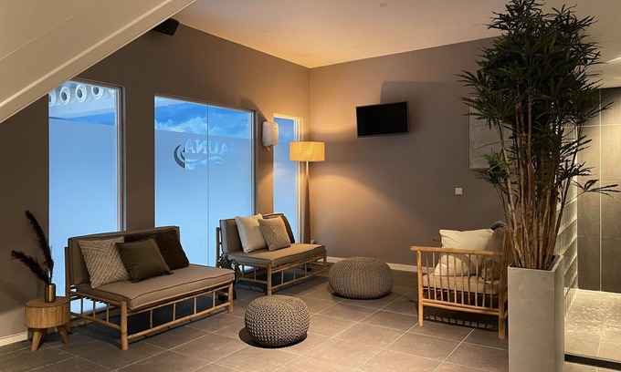 West-Graftdijk House | Stunning private villa for 6 guests with WIFI, TV and terrace