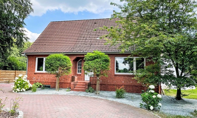 Wingst House | Stunning private villa for 8 guests with WIFI, TV, terrace and pets allowed