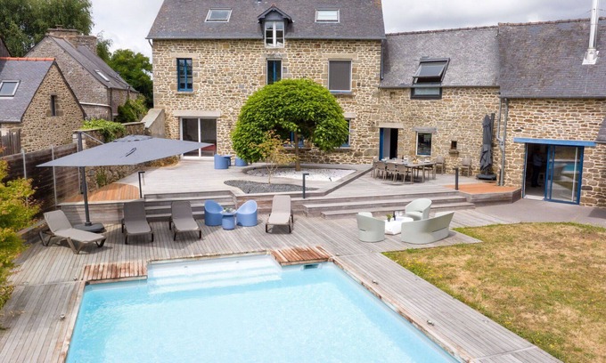Le Tronchet Villa | Stunning private villa for 12 guests with WIFI, private pool, TV and terrace