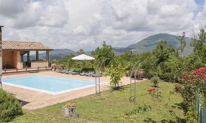 Casperia Villa | Stunning private villa for 6 people with WIFI, private pool, TV, terrace and pets allowed