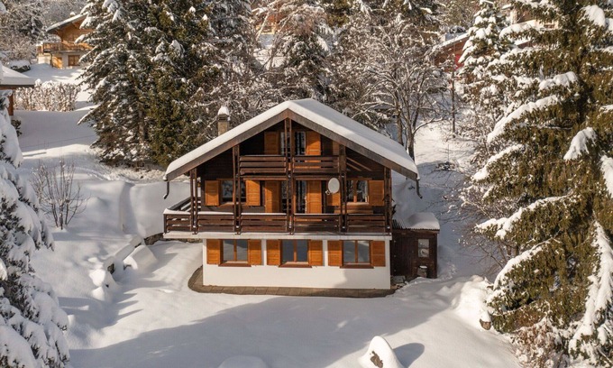 Chamoson House | Stunning private villa for 7 people with internet, balcony and parking