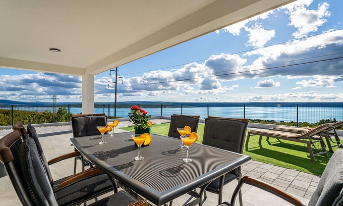 Maslenica Villa | Stunning private villa for 6 guests with A/C, WIFI, TV and terrace