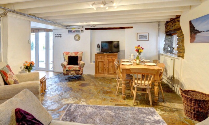 Treator Villa | Stunning private villa for 4 guests with WIFI, TV, patio and pets allowed