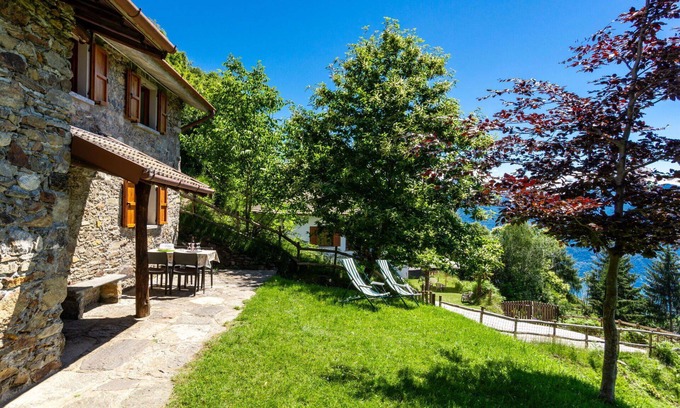 Plesio House | Stunning private villa for 6 guests with WIFI, terrace and pets allowed