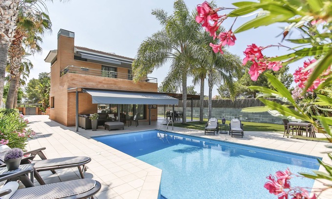 Vilanova I la Geltru Villa | Stunning Villa for family vacations