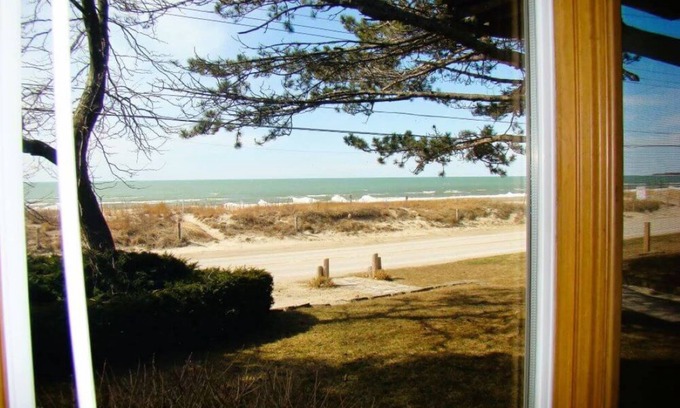 Sauble Beach Cottage | Stunning View From This Stylish 2 Bedroom Waterfront Cottage!