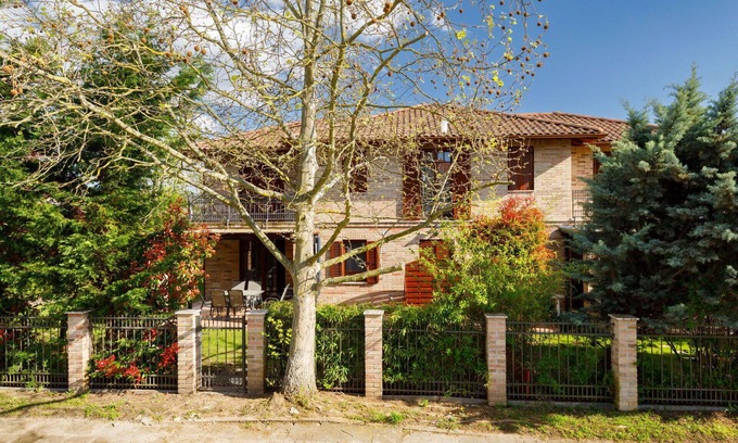 Balatonoszod House | Stunning villa for 9 guests with WIFI, A/C, TV, terrace and pets allowed