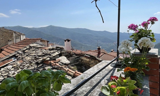 Lucinasco House | Stunning villa for 6 guests with A/C, WIFI, TV and patio