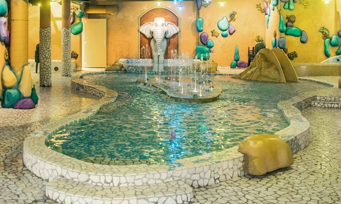 Vielsalm House | Stunning villa for 8 guests with WIFI, pool, TV, terrace and parking