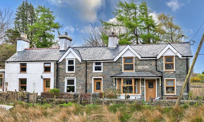 Tanygrisiau House | Stunning villa for 4 guests with WIFI