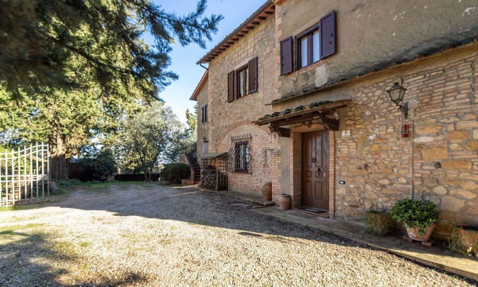 Poggibonsi Villa | Stunning villa for 6 people with WIFI, A/C, TV, pets allowed and panoramic view