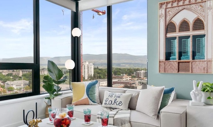 Cultural District Apartment | Style and Luxury Stunning Downtown Kelowna Suite