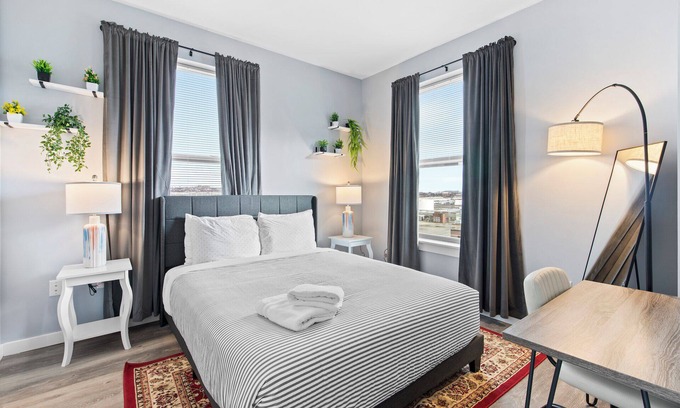 Everett Apartment | Stylish 1BR Near Encore 5078