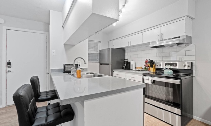 Highland Apartment | Stylish 1BR Near UT Highland Evonify