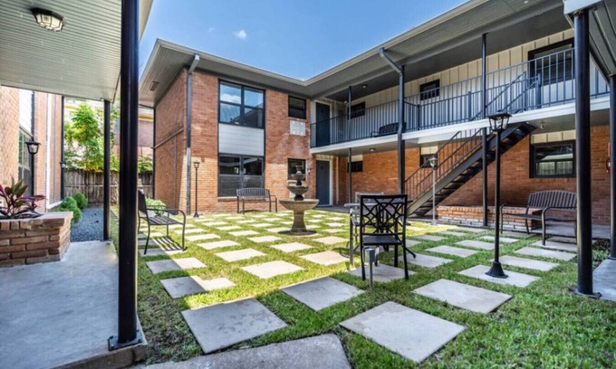 Neartown Apartment | Stylish 1BR Urban Retreat