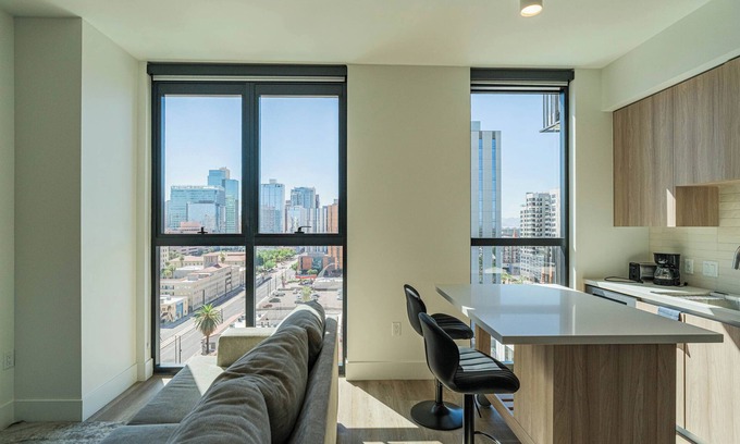 Roosevelt Apartment | Stylish 1BR1BA with Pool, Gym, Rooftop + Washer/Dryer