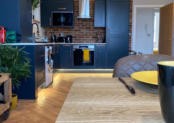 Sheringham Apartment | Stylish 2 Bed Apt, 2 Minute Walk From The Beach.