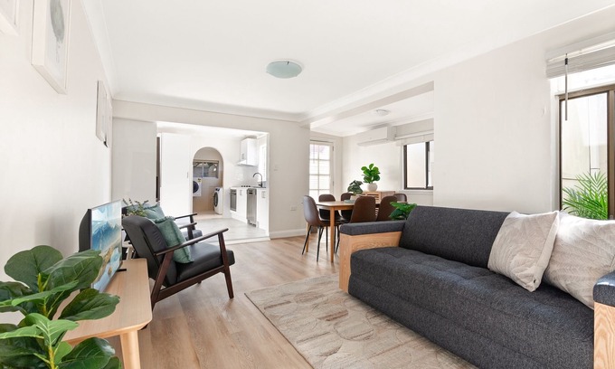 Leichhardt House | Stylish 2-Bed House with Parking