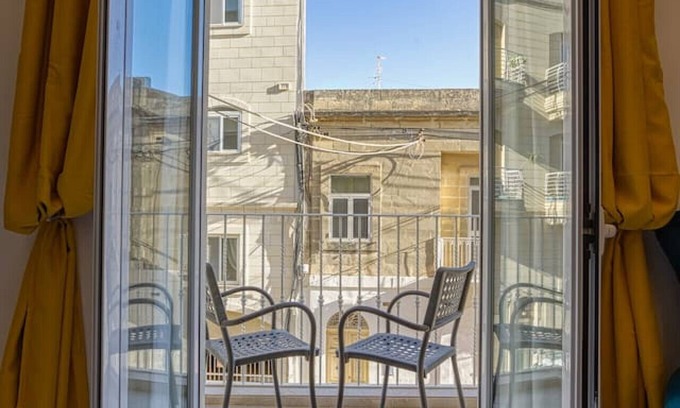 Mosta Apartment | Stylish 3BR home with large terrace in Mosta