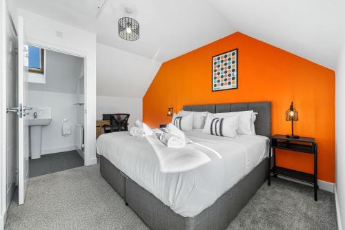 Quedgeley Apartment | Stylish 4-Bedroom Townhouse with two large parking spaces and superfast Wi-Fi
