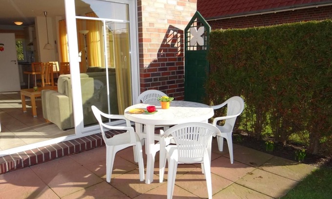 Harlesiel House | Stylish and homely: the tastefully furnished semi-detached house presents