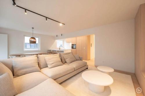 Knokke Apartment | Stylish apartment in Knokke - Balcony city view