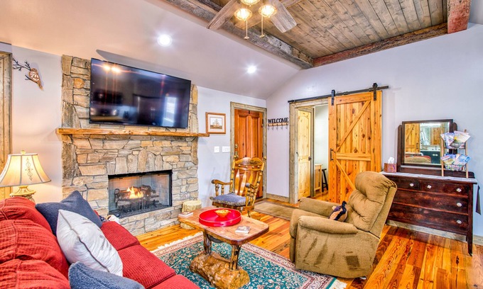 Swannanoa Cottage | Stylish dog-friendly cottage with modern feel, fast WiFi, ideal location & more