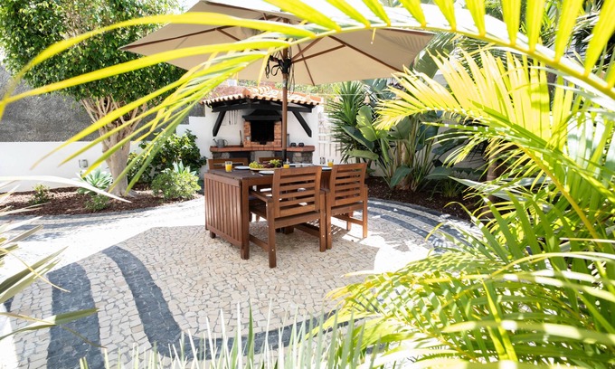 Garajau Apartment | Stylish Garden Apartment by GALMI