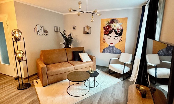 Babenhausen Apartment | Stylish granny apartment with box-spring bed