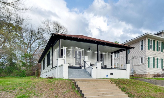 Downtown Jackson House | Stylish Home ~ 2 Mi to Jackson State & Belhaven!