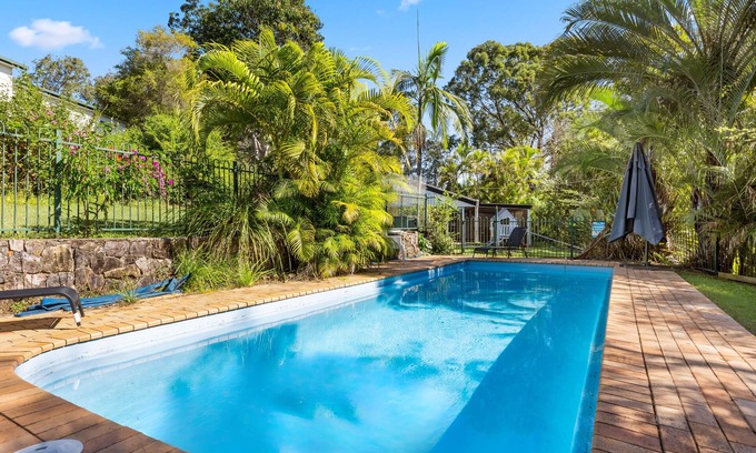 Kenmore House | Stylish House Near Bikeway and Lone Pine Koala