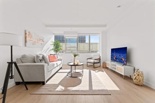 Wilshire Center Hotel | Stylish LA Getaway near Downtown - Prime Location on Wilshire Blvd!